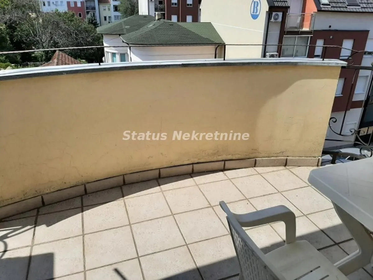 Izdavanje, garsonjera, 24m², Centar, Novi Sad