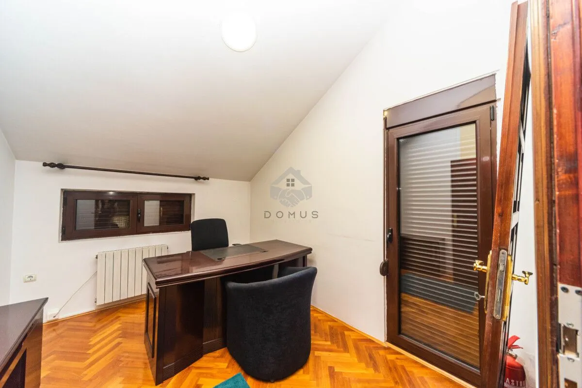 Izdavanje, kuća, 380m², Gorica C, Podgorica