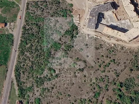 Pogled iz vazduha na zemljište i okolnu infrastrukturu. - image 2
