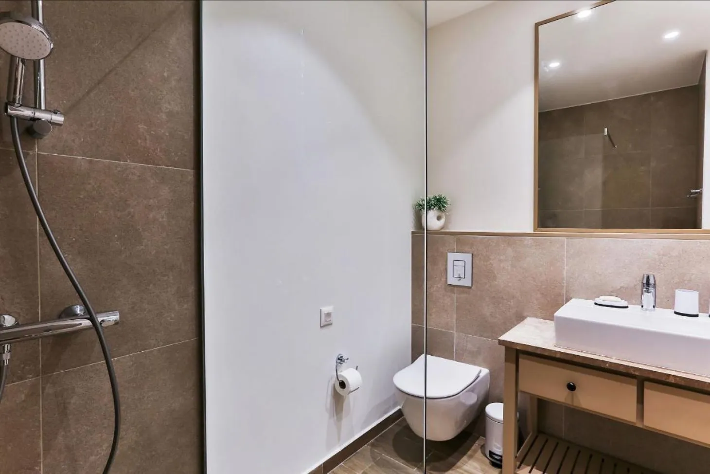Prodaja, dvosoban stan, 95m², Tivat, Crna Gora