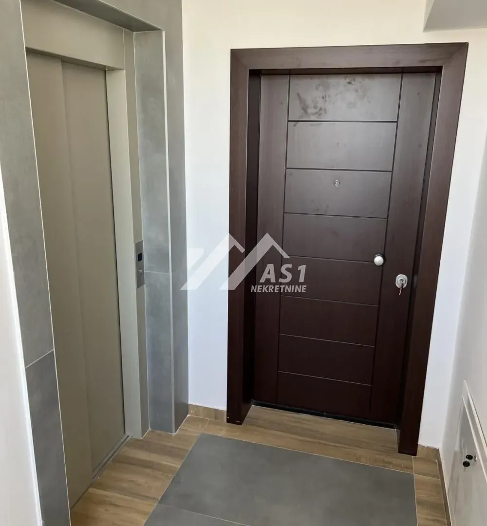 Prodaja, stan, 208m², Telep, Novi Sad Sve Podlokacije