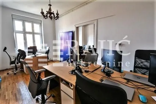 Izdavanje, četvorosoban stan, 125m², Stari Grad, Beograd