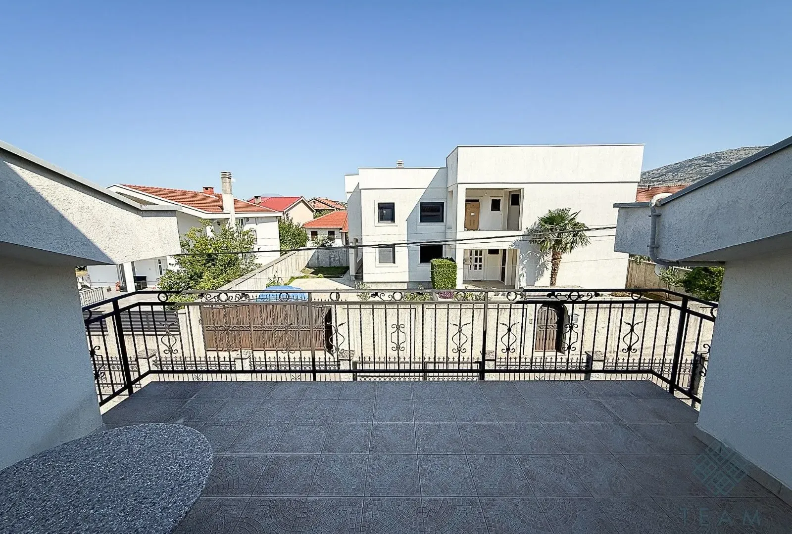 Rent, house, 400m², Zlatica, Podgorica