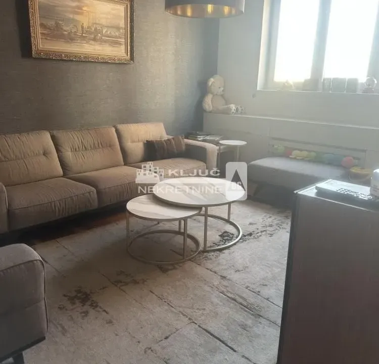 Prodaja, četvorosoban stan, 117m², Kalenić Pijaca, Vračar Sve Podlokacije