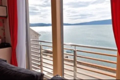 Izdavanje, trosoban stan, 140m², Opatovo, Tivat - image 1