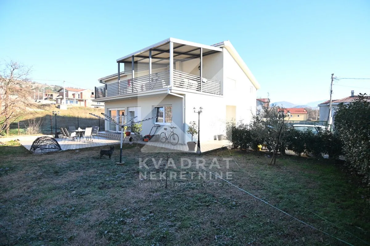 Prodaja, kuća, 220m², Vranići, Podgorica