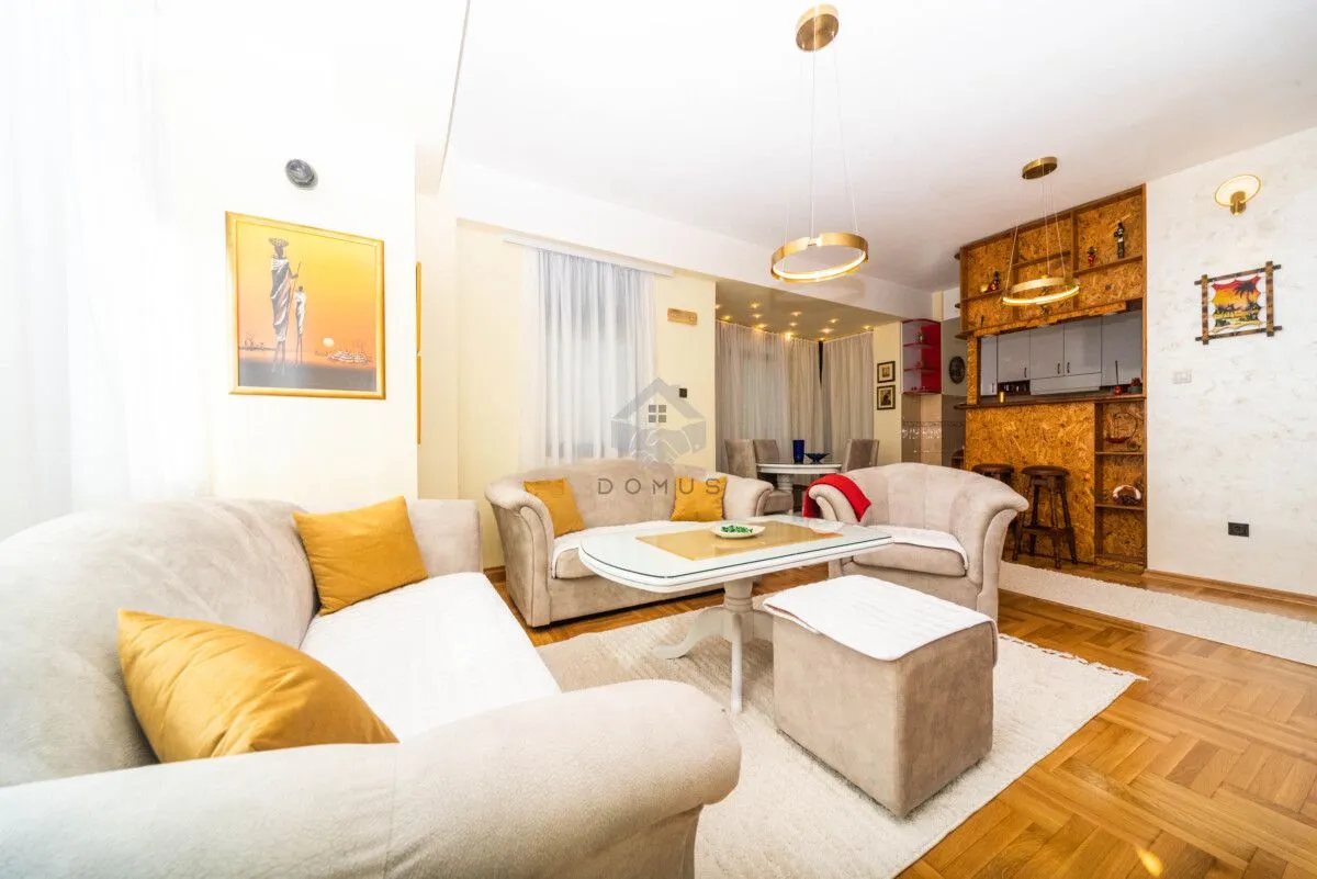 Izdavanje, dvosoban stan, 76m², Centar, Podgorica