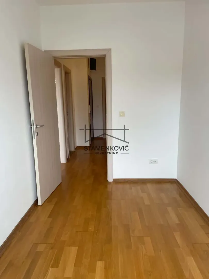 Prodaja, četvorosoban stan, 90m², Adamovićevo Naselje, Novi Sad Sve Podlokacije