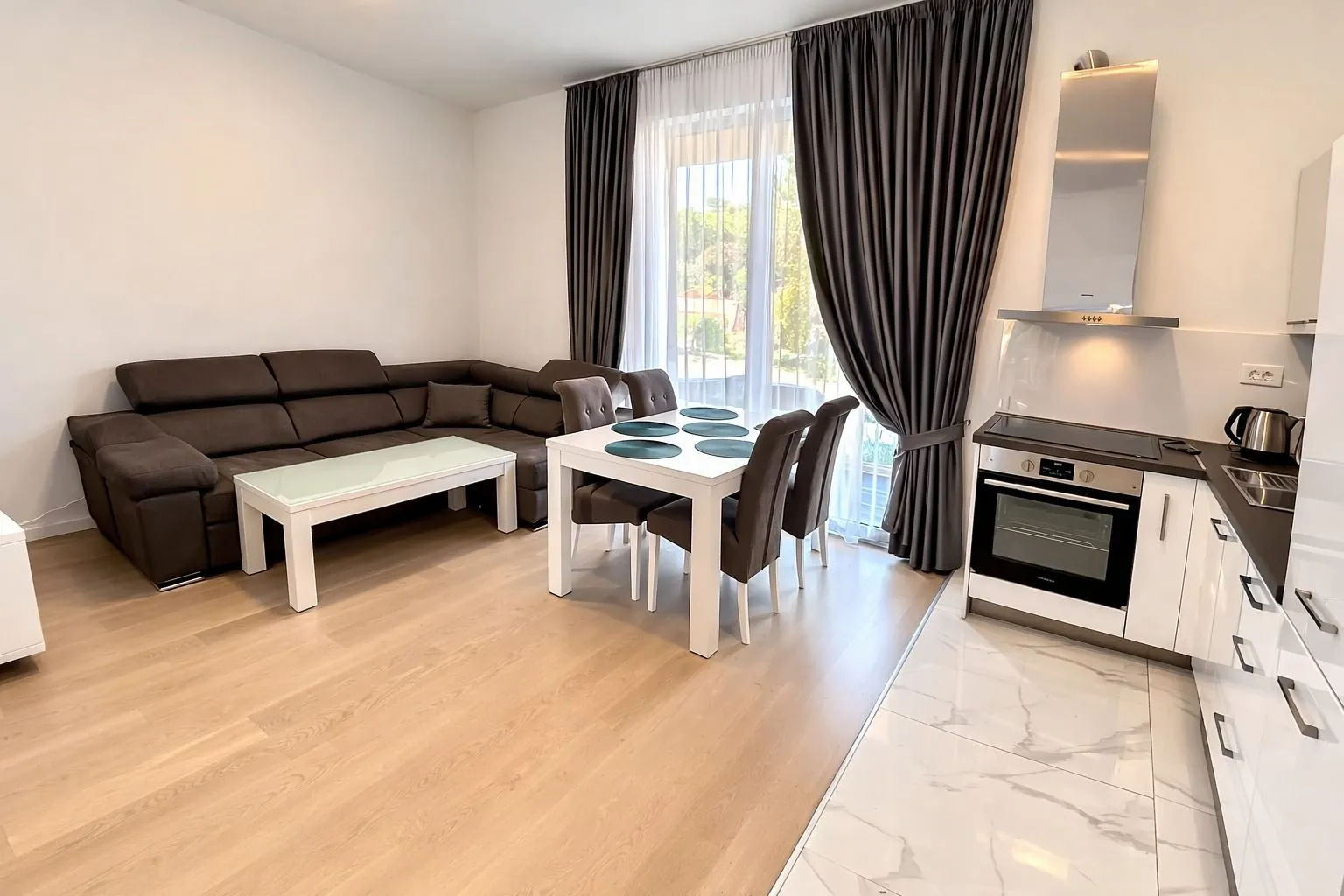 Rent, two bedroom apartment, 54m², Bečići, Budva