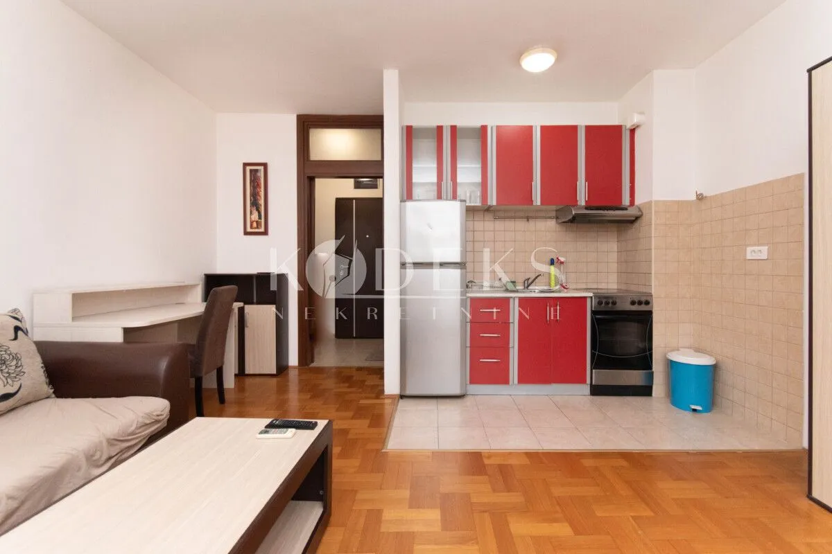Rent, studio apartment, 30m², Stari Aerodrom, Podgorica