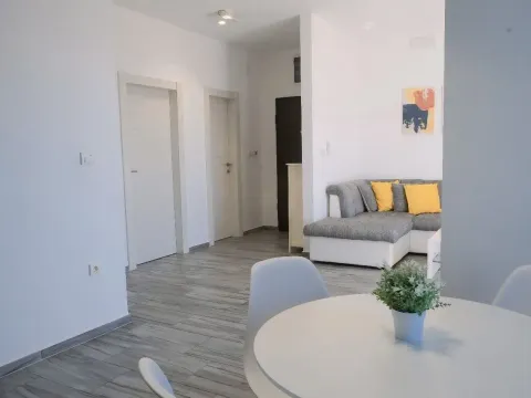 Prodaja, stan, 55m², Tivat, Crna Gora - image 4