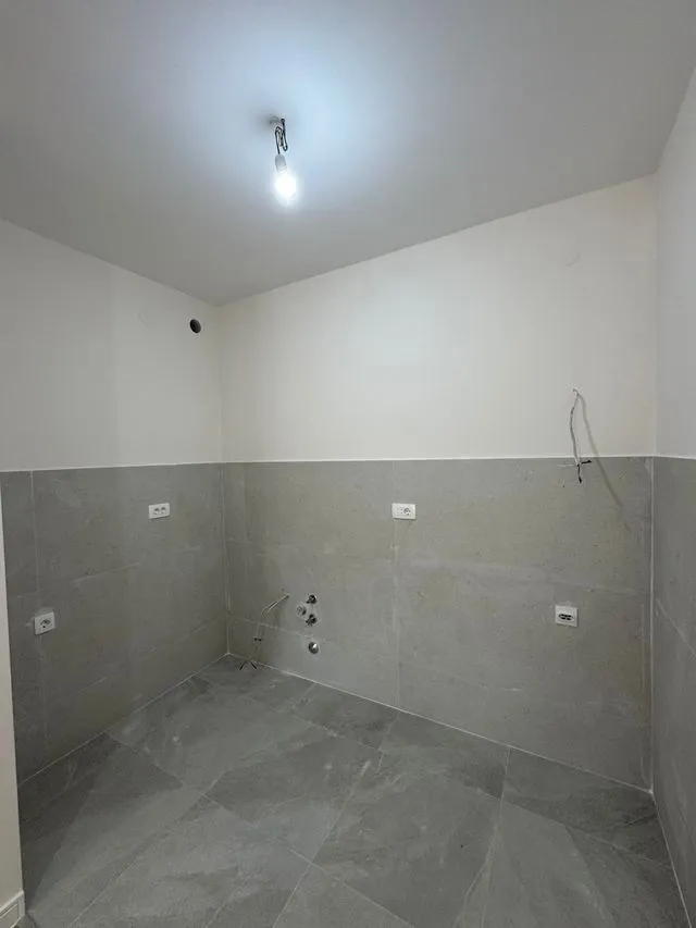 Izdavanje, jednosoban stan, 49m², Central Point, Podgorica
