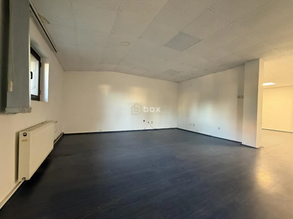 Rent, office space, 149m², Medijana, Niš