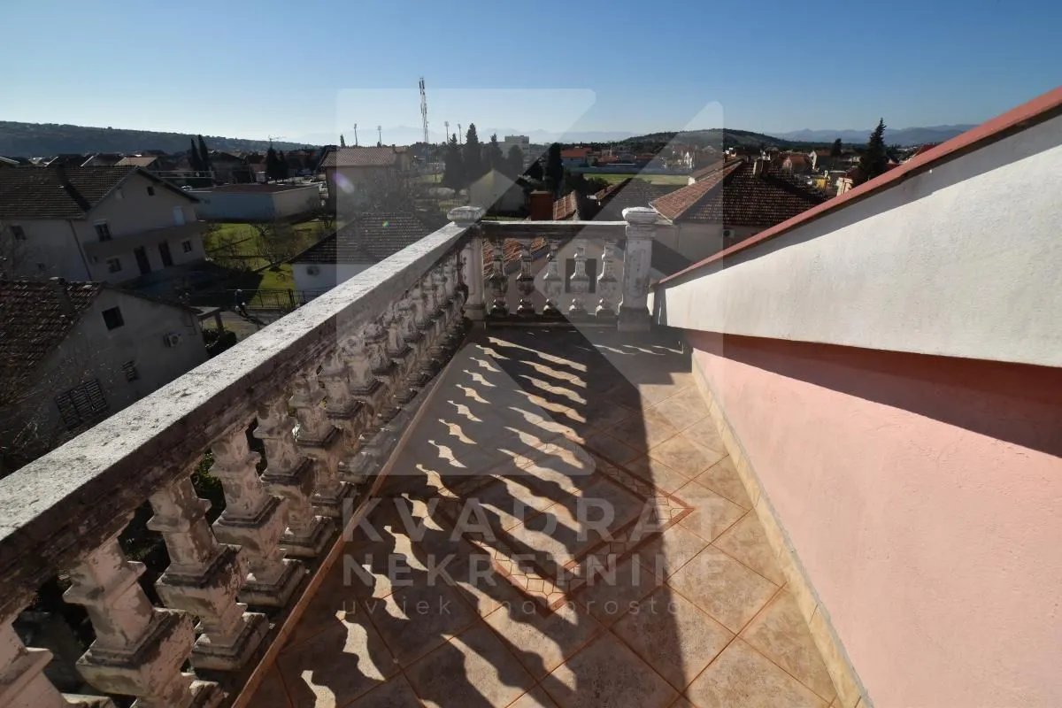 Izdavanje, petosoban stan, 120m², Zlatica, Podgorica
