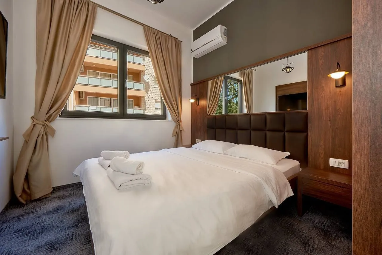 Rent, two bedroom apartment, 78m², Bečići, Budva