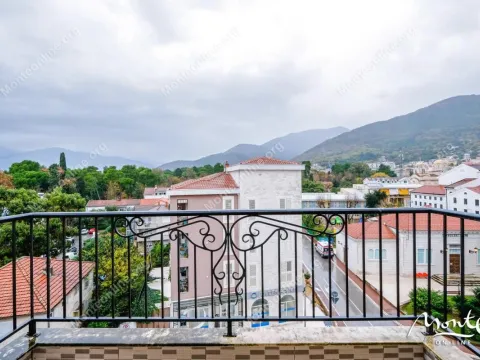 Prodaja, jednosoban stan, 49m², Tivat, Crna Gora