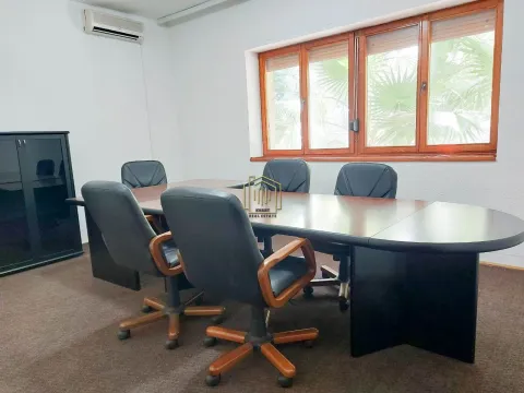 Izdavanje, poslovni prostor, 70m², Podgorica, Crna Gora - image 2