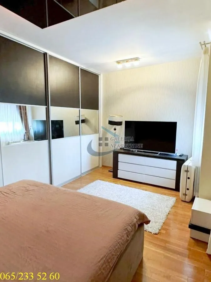 Sale, four bedroom apartment, 270m², Skojevsko Naselje, Beograd
