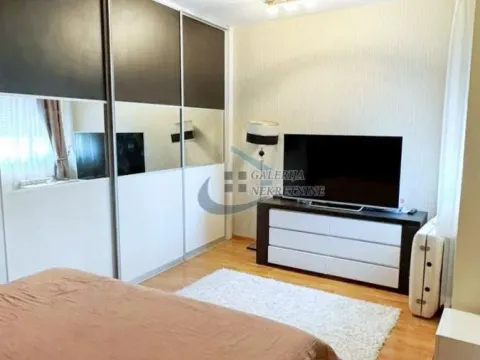 Prodaja, četvorosoban stan, 270m², Skojevsko Naselje, Beograd - image 22