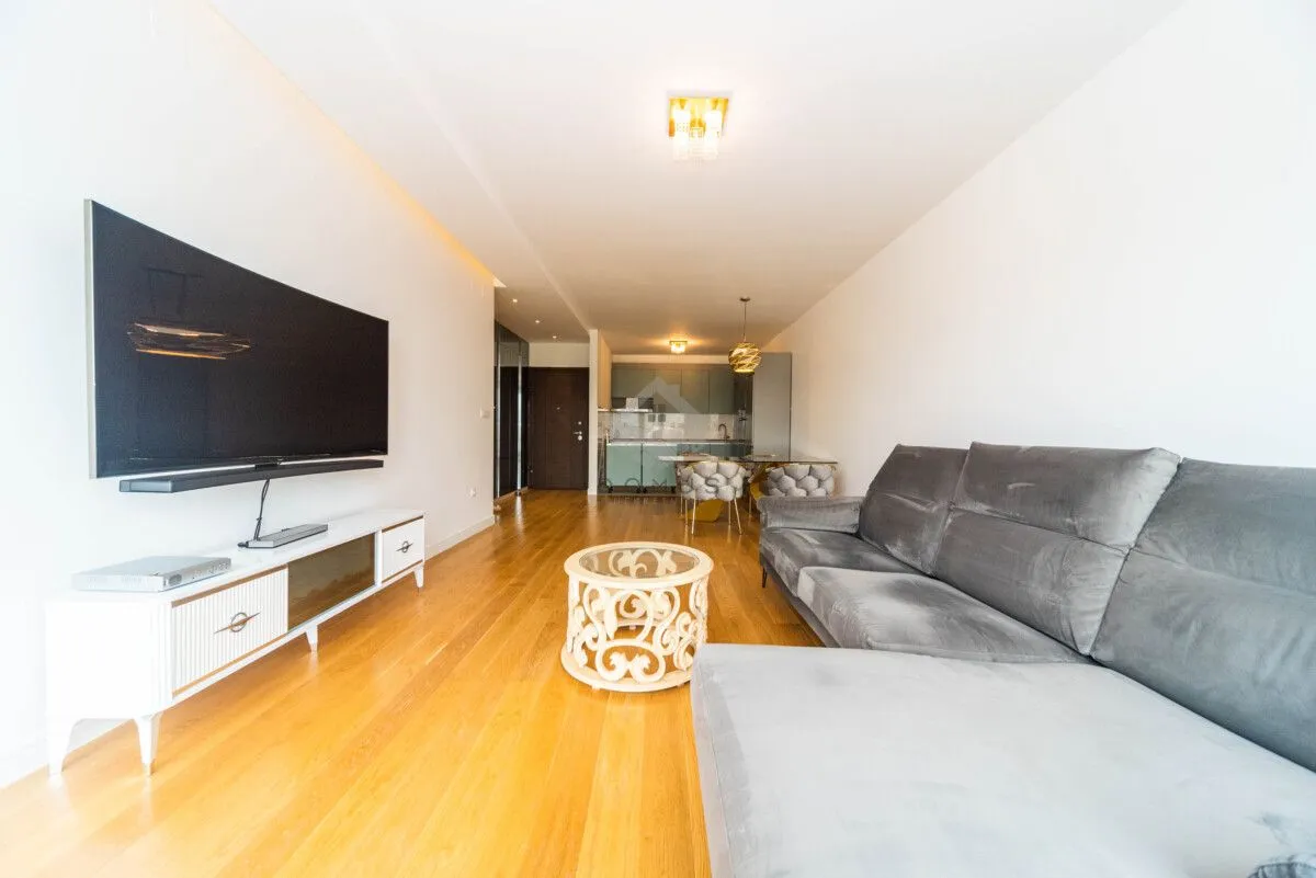 Izdavanje, trosoban stan, 108m², Podgorica, Crna Gora