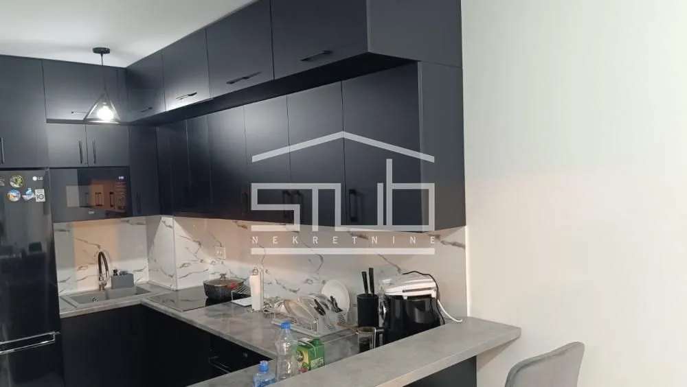 Prodaja, trosoban stan, 76m², Centar, Pančevo