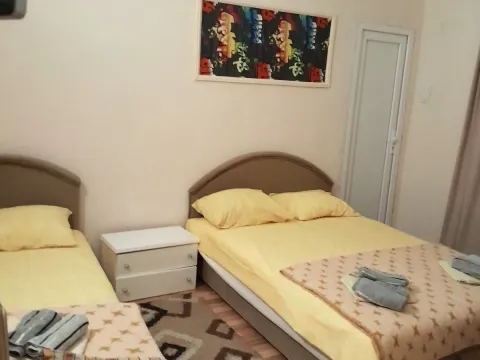 Rent, three bedroom apartment, 220m², Šušanj, Bar - image 9