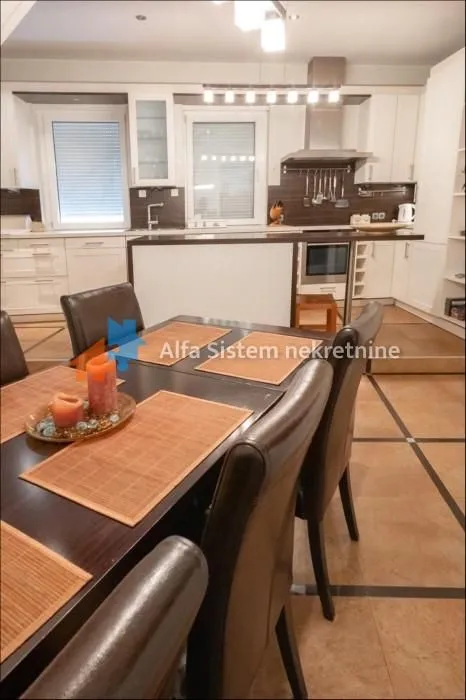 Rent, four bedroom apartment, 140m², Stari Grad, Beograd