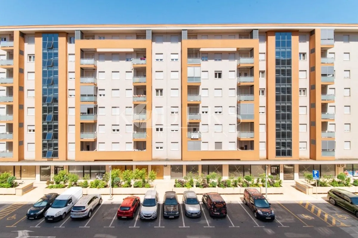 Izdavanje, jednosoban stan, 42m², City Kej, Podgorica