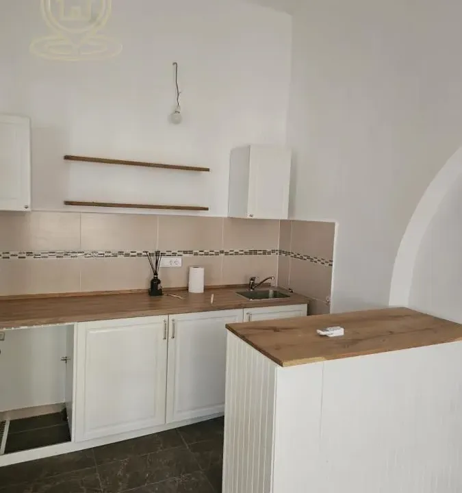 Izdavanje, četvorosoban stan, 120m², Kalenić Pijaca, Vračar Sve Podlokacije