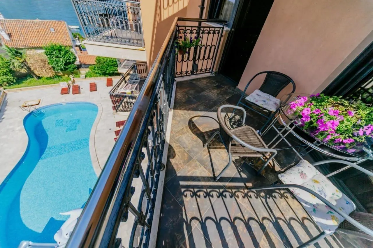 Prodaja, dvosoban stan, 80m², Dobrota, Kotor