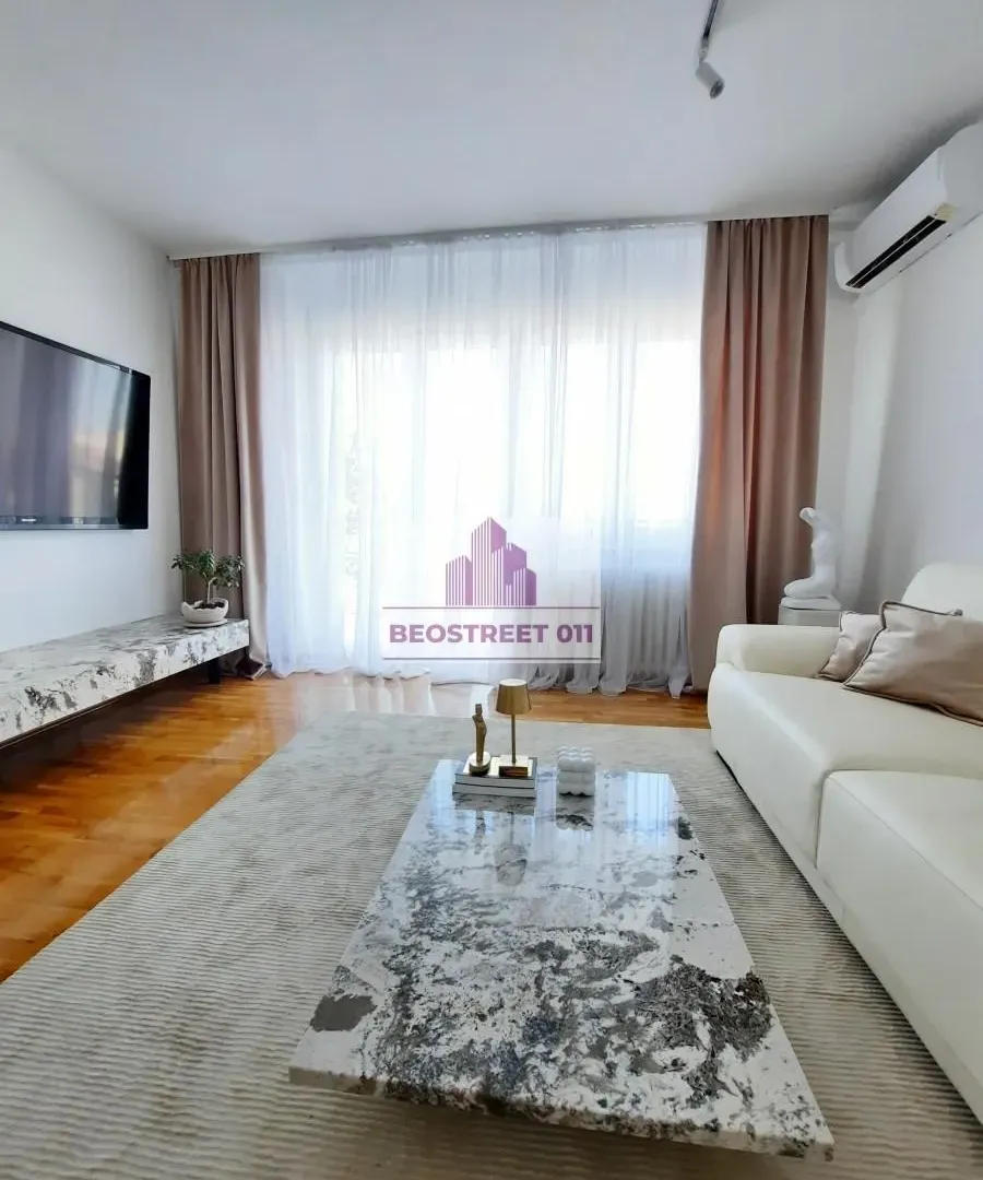 Prodaja, trosoban stan, 83m², Južni Bulevar, Vračar Sve Podlokacije