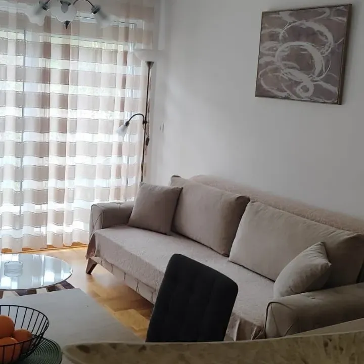 Izdavanje, jednosoban stan, 42m², Marići, Tivat