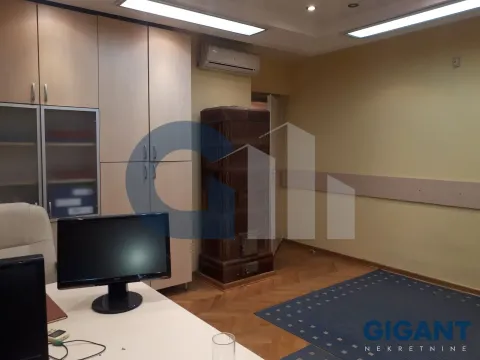 Izdavanje, trosoban stan, 72m², Stari Grad, Beograd - image 3