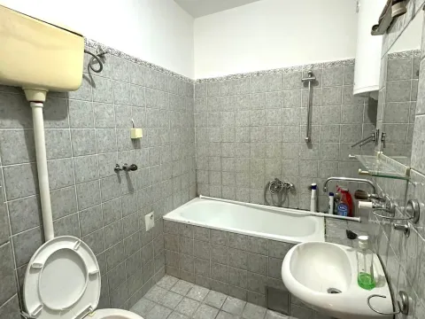 Prodaja, jednosoban stan, 55m², Stari Aerodrom, Podgorica - image 2