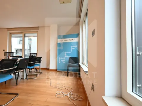 Prodaja, trosoban stan, 114m², Centar, Podgorica - image 3