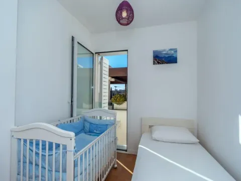 Izdavanje, trosoban stan, 75m², Pržno, Budva - image 6