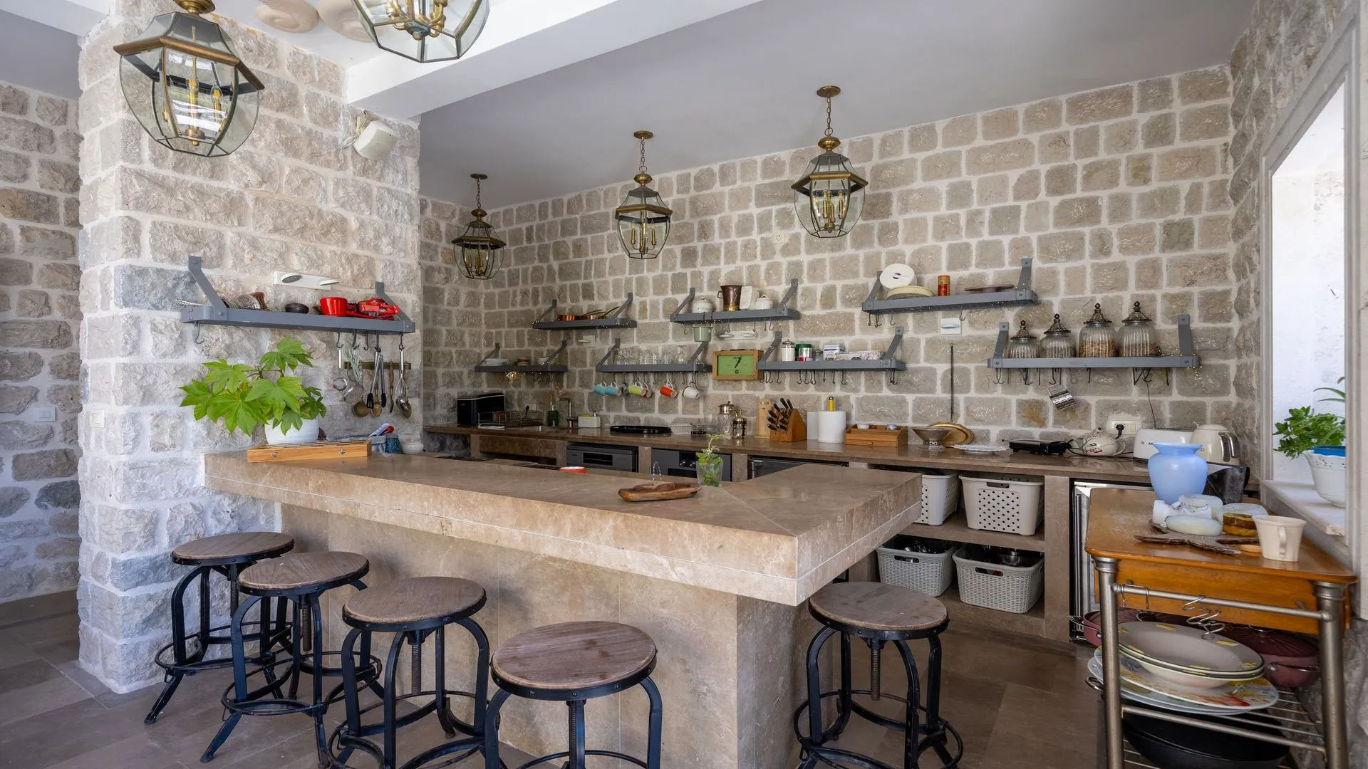 Rent, house, 587m², Dobrota, Kotor