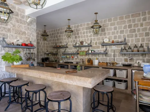 Rent, house, 587m², Dobrota, Kotor - image 24
