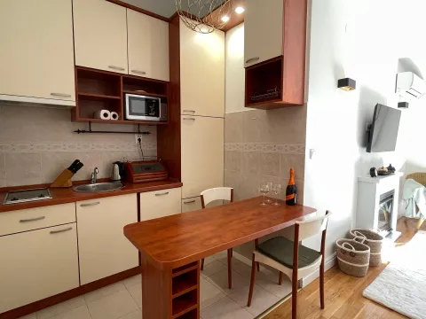 Rent, one bedroom apartment, 42m², Centar, Budva - image 7