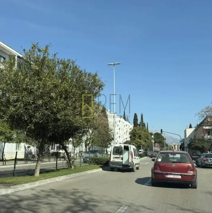 Izdavanje, jednosoban stan, 55m², Preko Morače, Podgorica