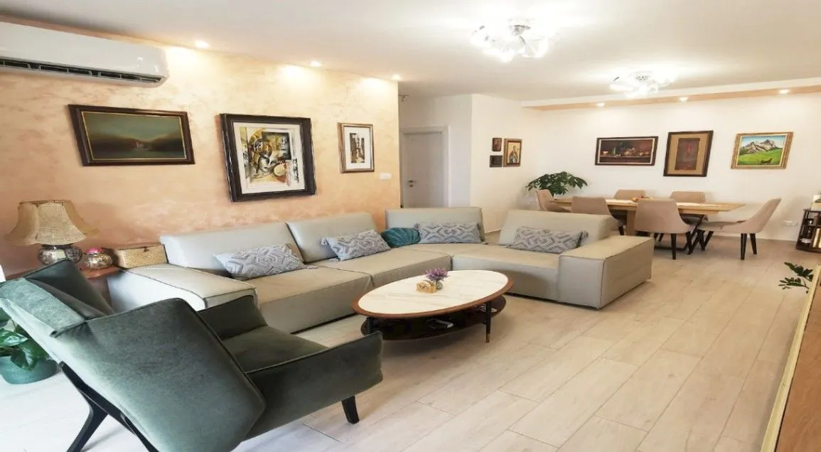 Prodaja, jednosoban stan, 84m², Dobrota, Kotor