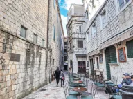 Prodaja, trosoban stan, 88m², Grad, Kotor - image 10