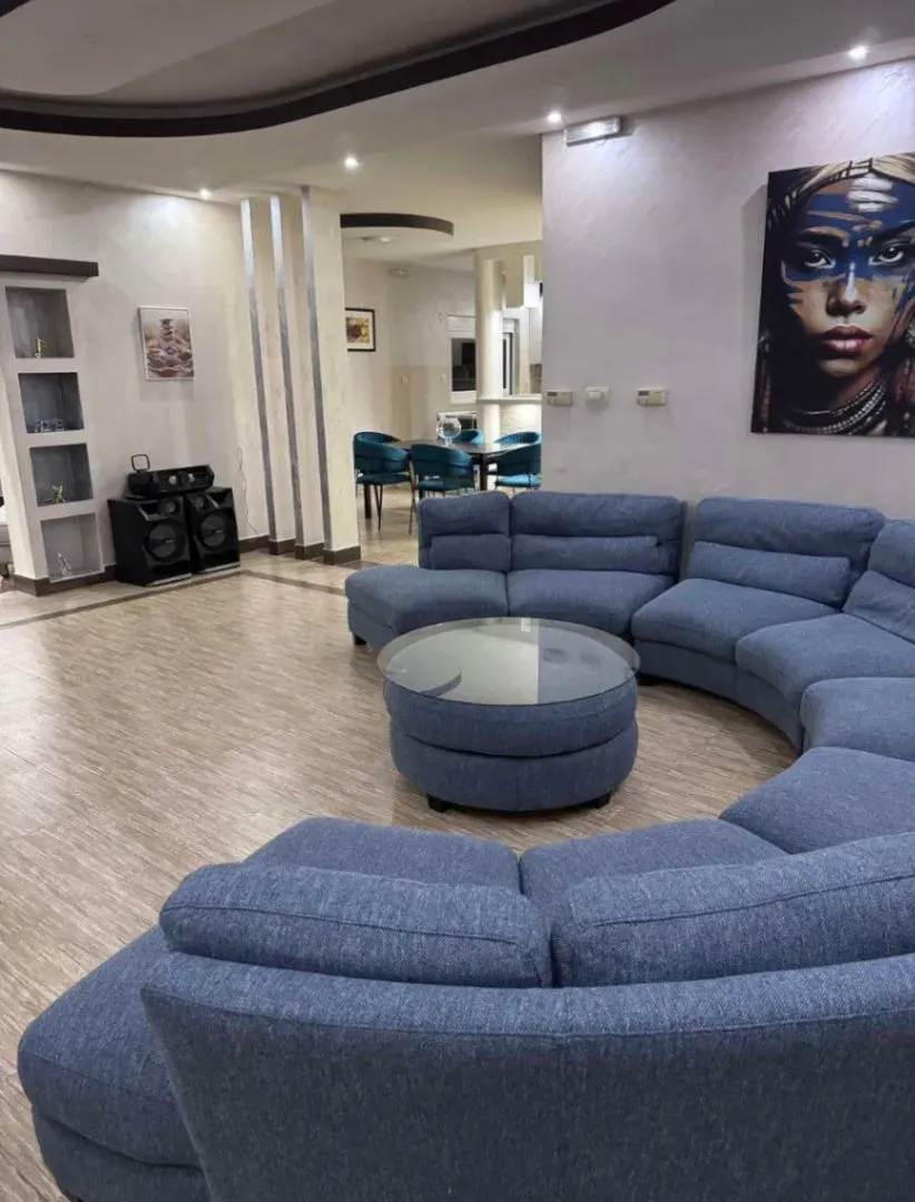 Izdavanje, kuća, 330m², Zeta, Podgorica