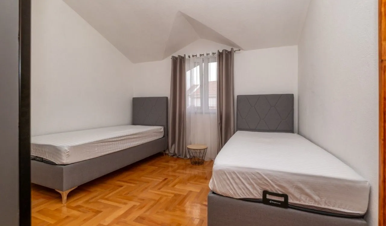 Prodaja, kuća, 258m², Pod Goricom, Podgorica