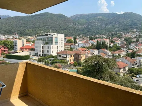 Izdavanje, jednosoban stan, 75m², Centar, Tivat - image 8