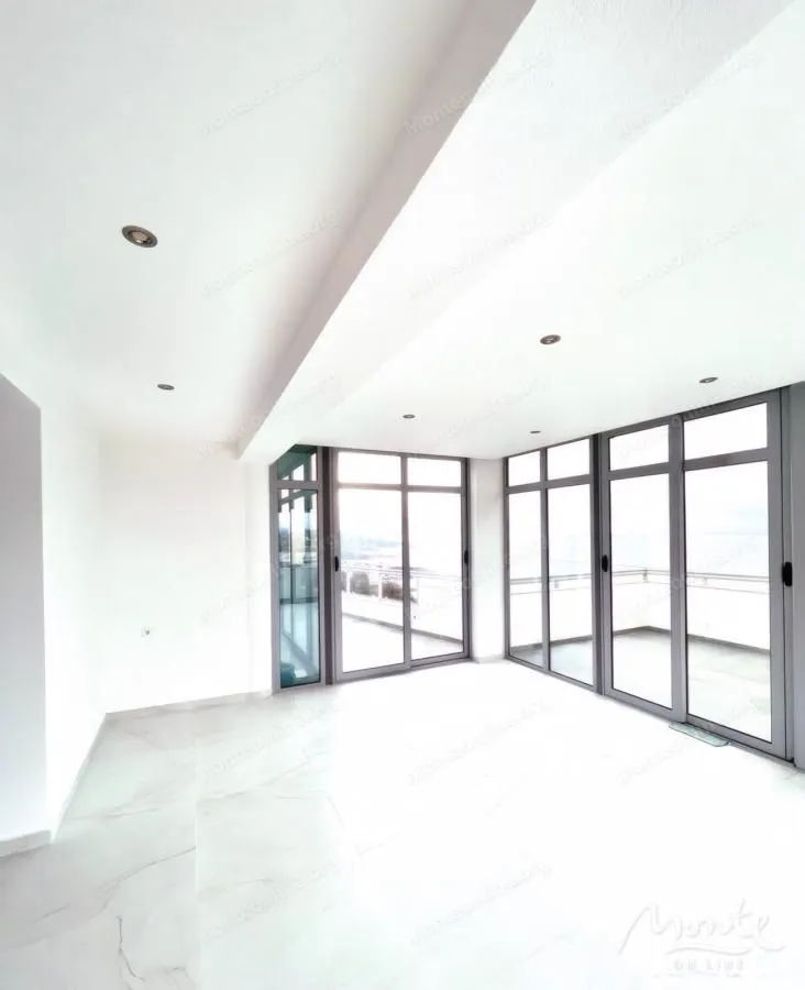 Prodaja, trosoban stan, 241m², Dobre Vode, Bar