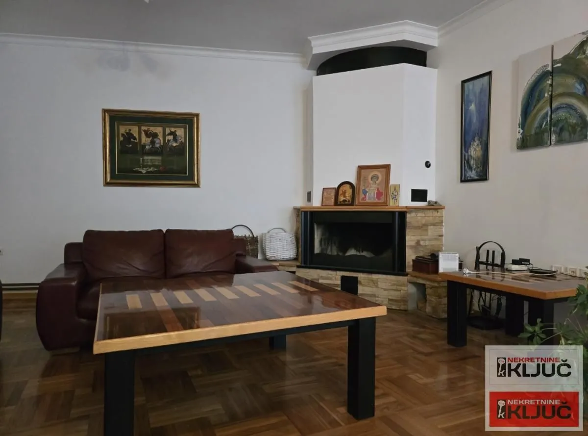 Izdavanje, kuća, 250m², Sajmište, Novi Sad