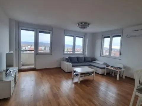 Stan in Bulevar patrijarha Pavla