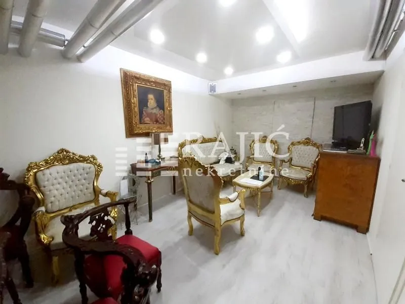 Living room furnished with classic style furniture and details.