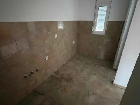 Izdavanje, dvosoban stan, 70m², Konik, Podgorica - image 8